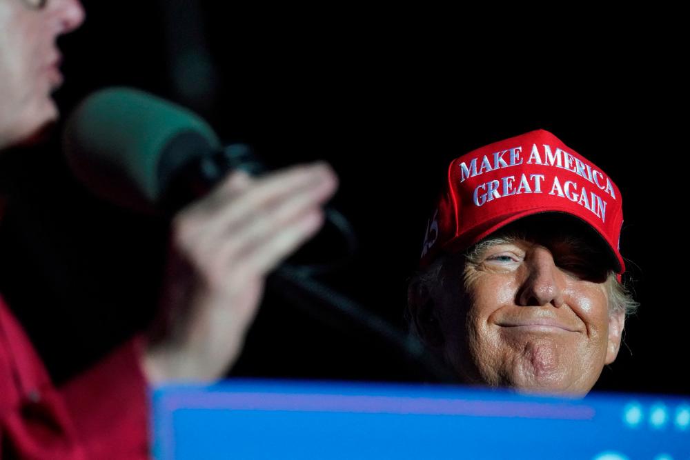 US Supreme Court freezes release of Trump tax returns US Supreme Court freezes release of Trump tax returns