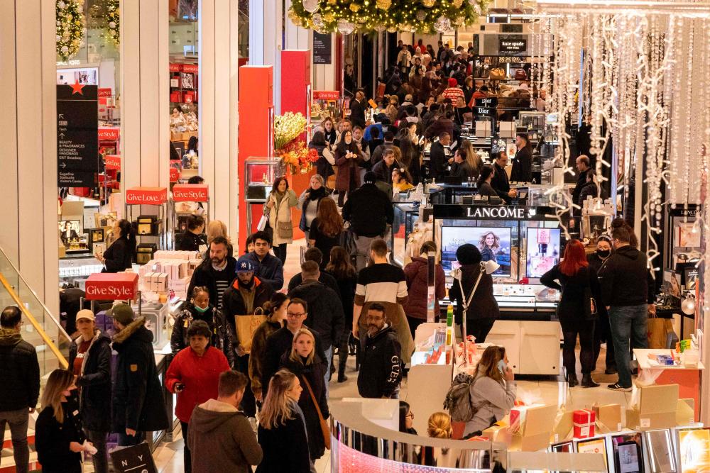 US retailers cheer strong holiday sales start but fear rail strike