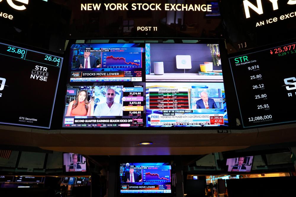 US stocks decline ahead of key earnings, inflation data