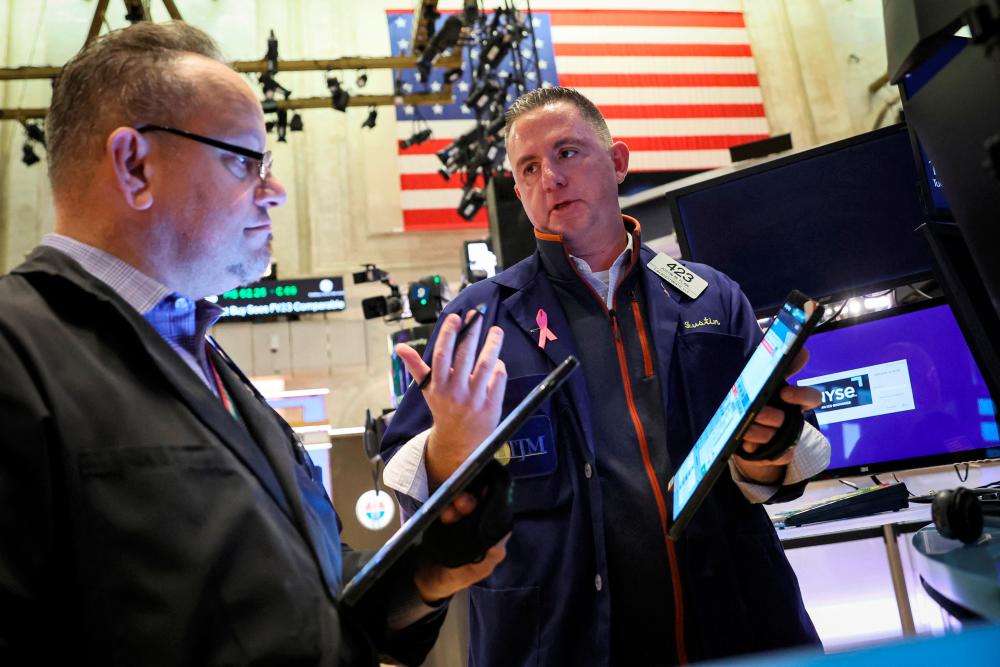 US stocks rise as Fed weighs slower rate hike pace