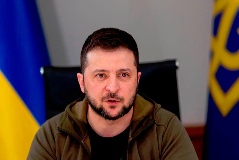 Ukraine larang pegawai kerajaan ke luar negara kecuali atas tugasan rasmi Ukraine larang pegawai kerajaan ke luar negara kecuali atas tugasan rasmi