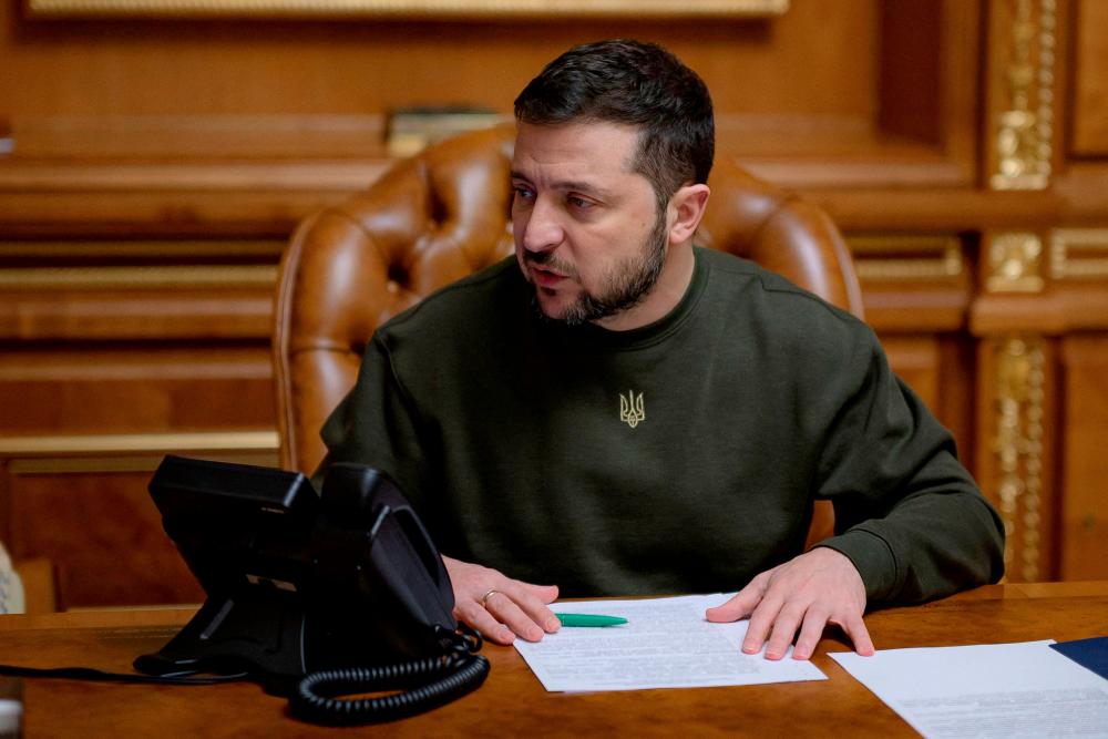 Ukraine’s president calls on Russia to begin withdrawing its forces at Christmas Ukraine’s president calls on Russia to begin withdrawing its forces at Christmas