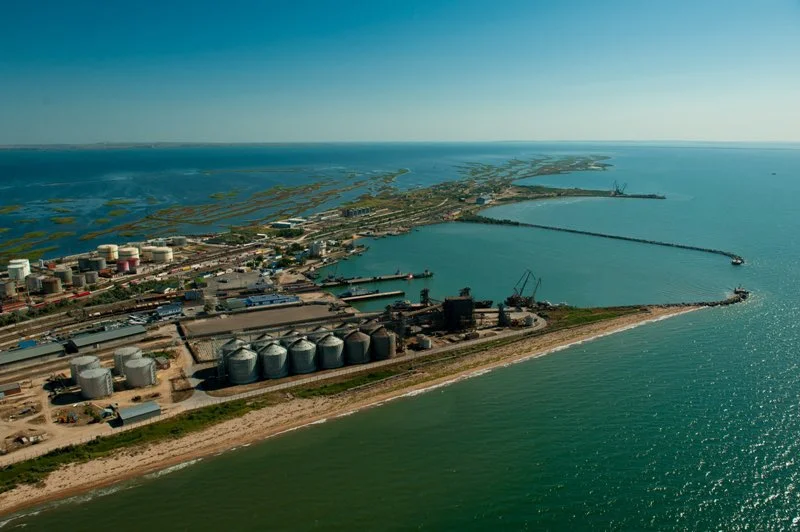 Ukrainian_drones_hit_Russian_oil_refinery_and_port Ukrainian drones hit Russian oil refinery and port