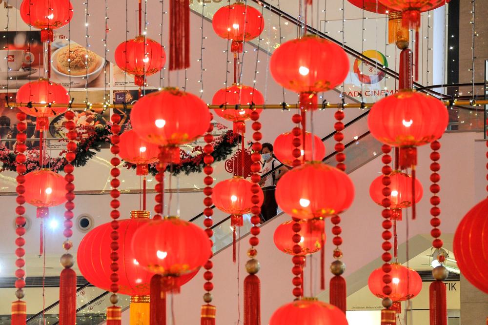 Up to 15 family members allowed to gather for Chinese New Year reunion dinner - Halimah