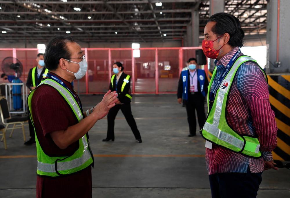 (Updated) Khairy willing to take any approved Covid vaccine to show all are safe (Updated) Khairy willing to take any approved Covid vaccine to show all are safe