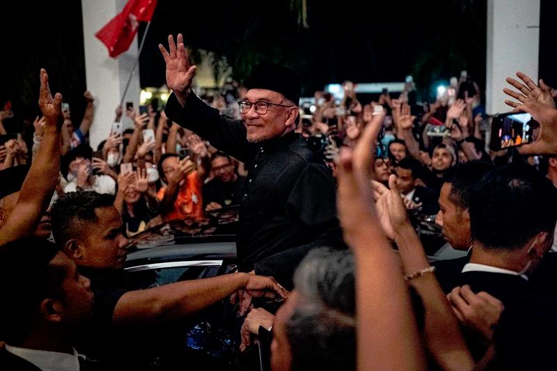 Ustazah Aminah dispenses sisterly advice, hopes to longtime friend Anwar