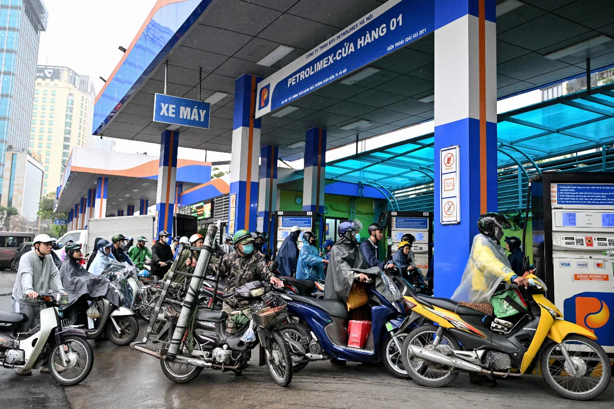VIETNAM-ECONOMY-FUEL-TARIFF-045132