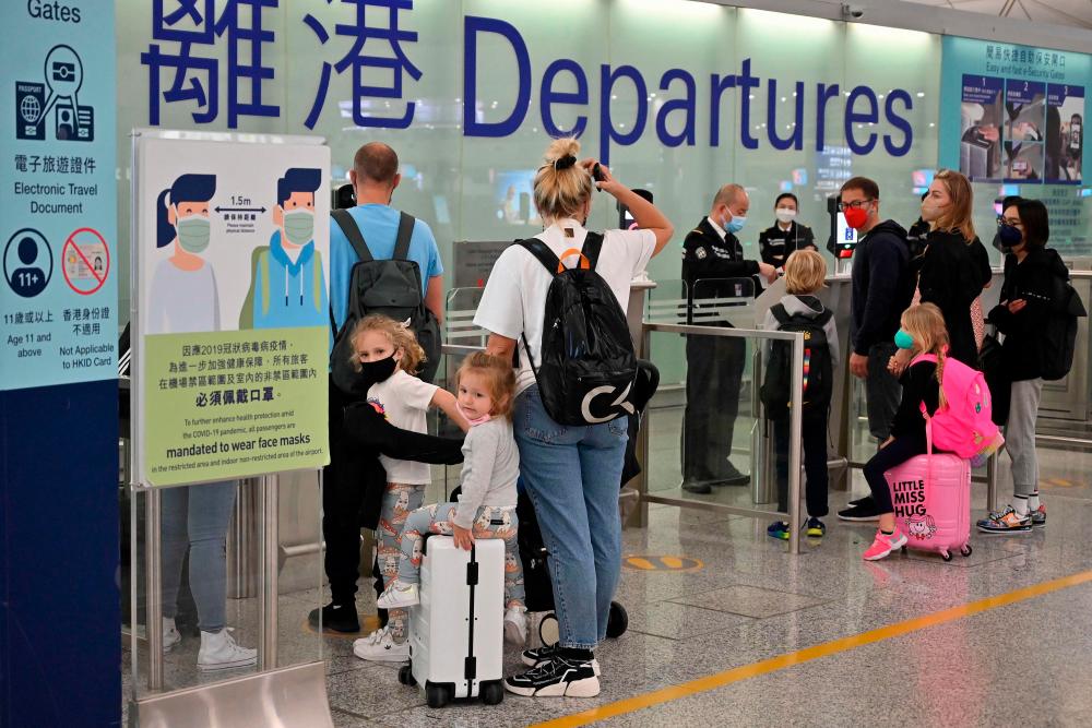 Virus chaos pushes more expats to join Hong Kong exodus