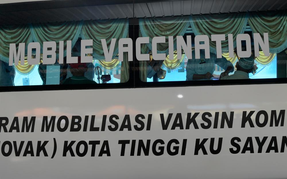 Warga emas lega Movak bantu percepatkan vaksinasi penduduk kawasan luar bandar