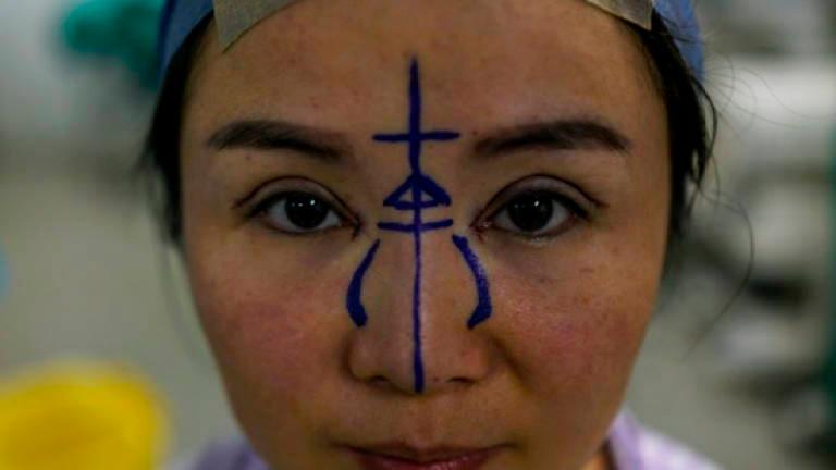 Warning on unlicensed plastic surgeons