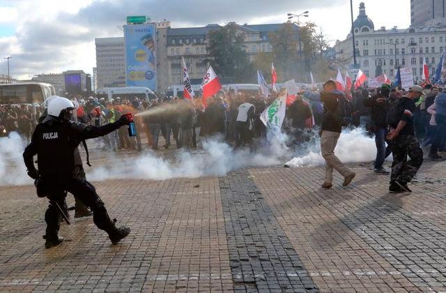 Warsaw police detain 278 after Saturdayâs protests against coronavirus restrictions