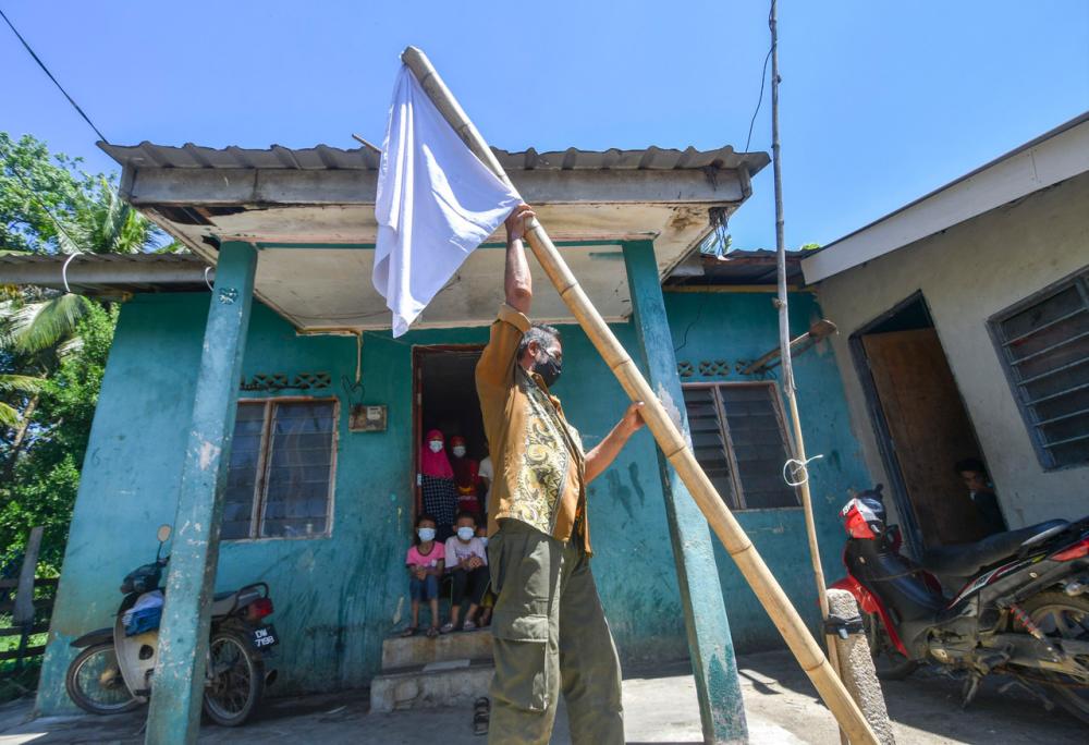White flag brings ray of light to family of five in Melaka White flag brings ray of light to family of five in Melaka