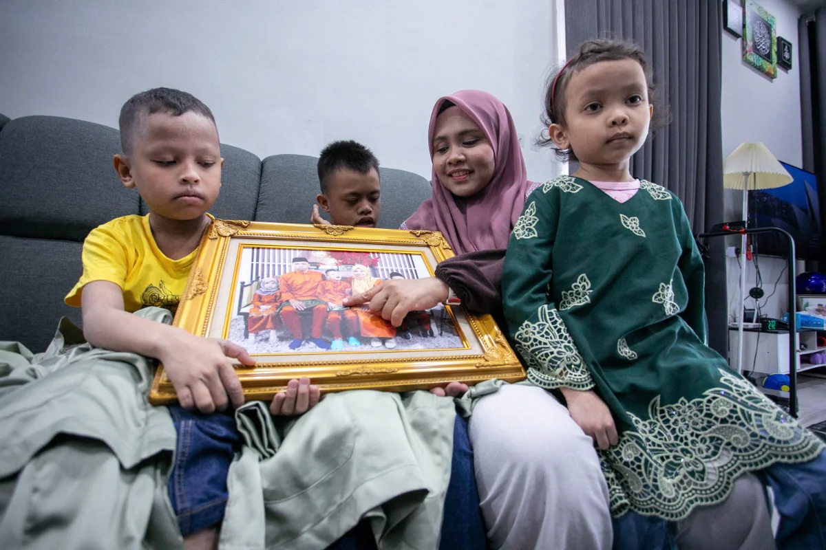 Widow_of_fallen_FRU_officer_keeps_festive_spirit_alive_for_children Widow of fallen FRU officer keeps festive spirit alive for children