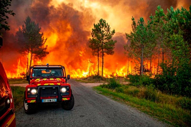 Wildfires spread further in southwest France, with 10,000 hectares ablaze Wildfires spread further in southwest France, with 10,000 hectares ablaze