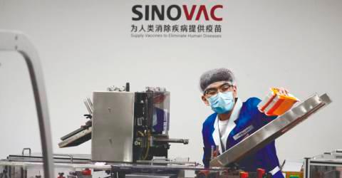 Woman among five pilots flying Sinovac vaccine to Malaysia