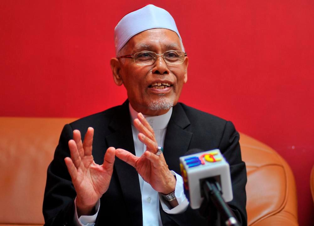 Woman performing umrah in men’s ihram clothing a senseless act: Penang Mufti Woman performing umrah in men’s ihram clothing a senseless act: Penang Mufti
