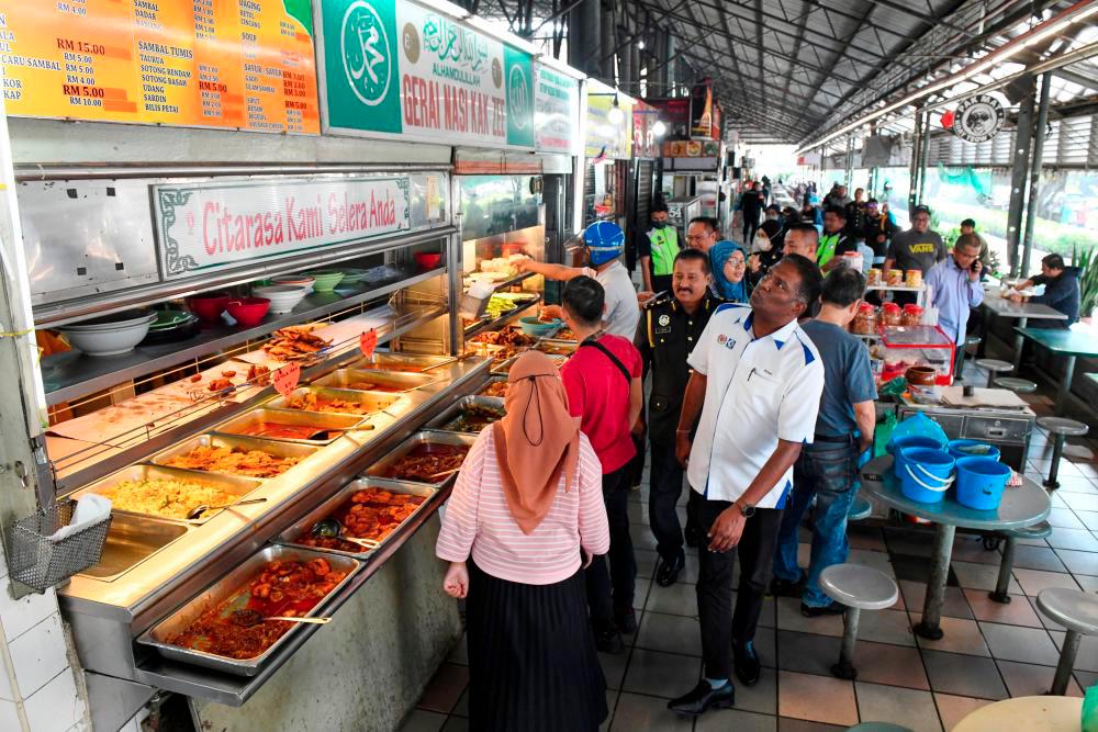 Woman shares new colleague’s disdain toward hawker food Woman shares new colleague’s disdain toward hawker food