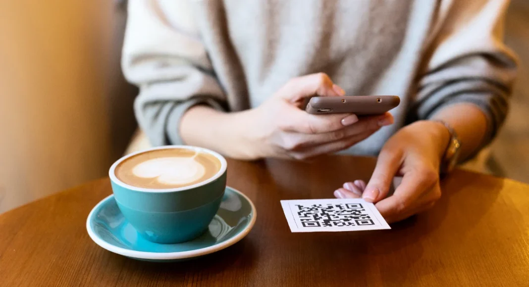 Woman compares payment systems in US and Malaysia, highlights Malaysia's efficent payment methods