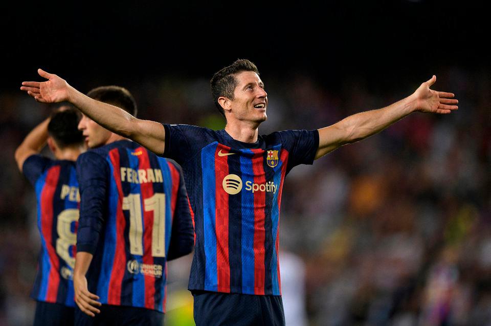 Xavi urges Barca to improve finishing as Lewandowski misses Atletico trip