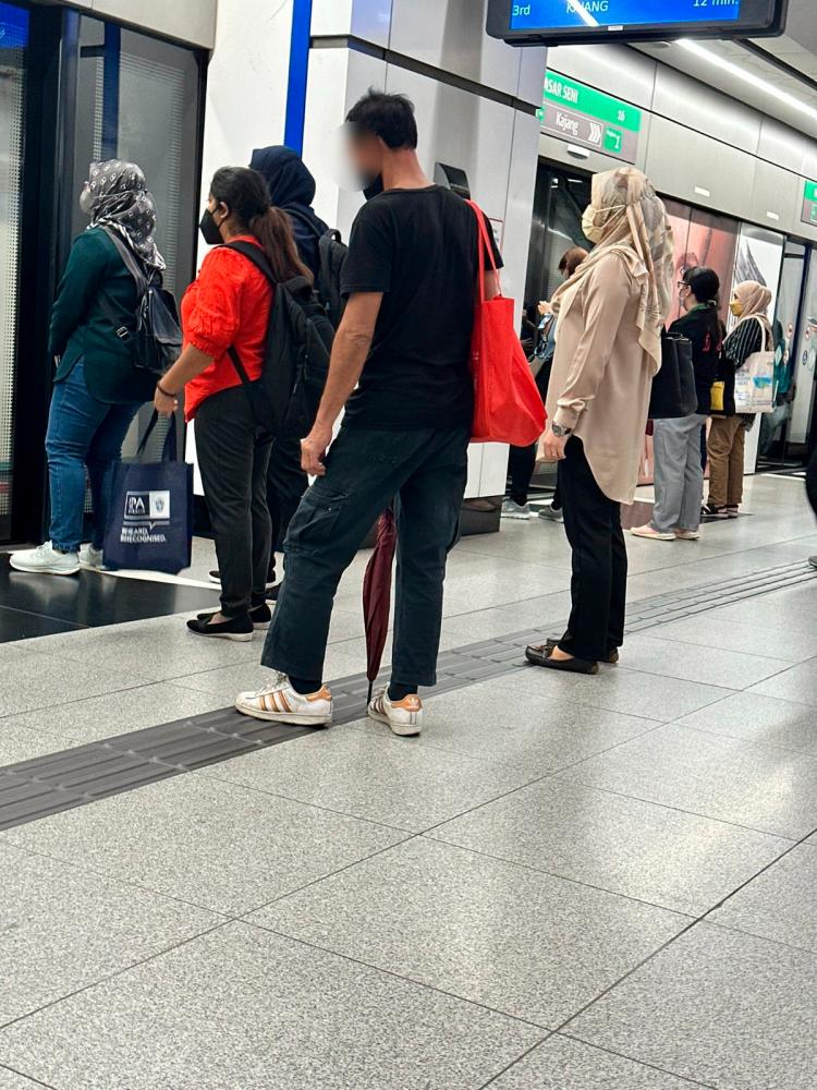 Young man warns of sexual harassment incident at train station