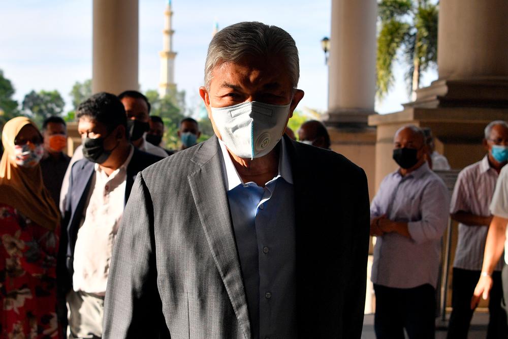 Zahid asked for RM10 mln donation from Singaporean businessman â investigating officer Zahid asked for RM10 mln donation from Singaporean businessman â investigating officer