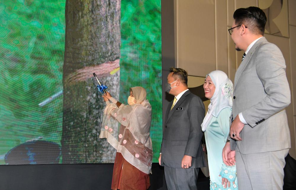 Zuraida: Rubber industry players need to diversify into non-medical area to remain relevant Zuraida: Rubber industry players need to diversify into non-medical area to remain relevant