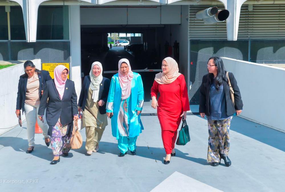 Zuraida: Time to break gender inequality in political leadership