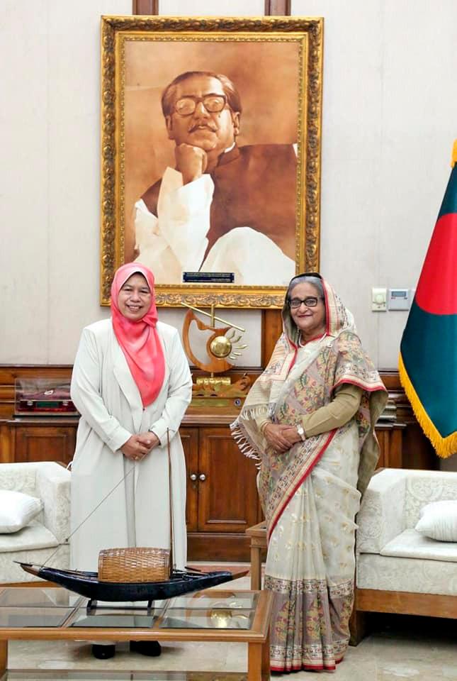 Zuraida receives awards in Bangladesh for her role in women empowerment Zuraida receives awards in Bangladesh for her role in women empowerment