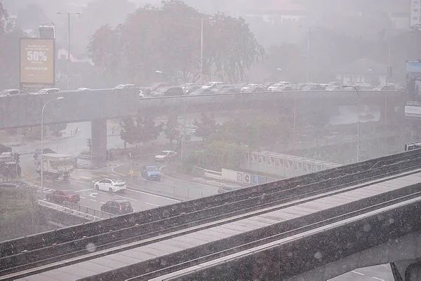 adib_rawi_Moonson MetMalaysia issues thunderstorm warning for Perak, Selangor and KL