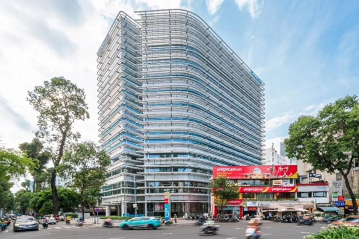 daikin-air-tower Daikin’s new head office building in Vietnam conceptualized and designed by Nikken Sekkei, has achieved the world’s first three Platinum certifications for environmental and health standards
