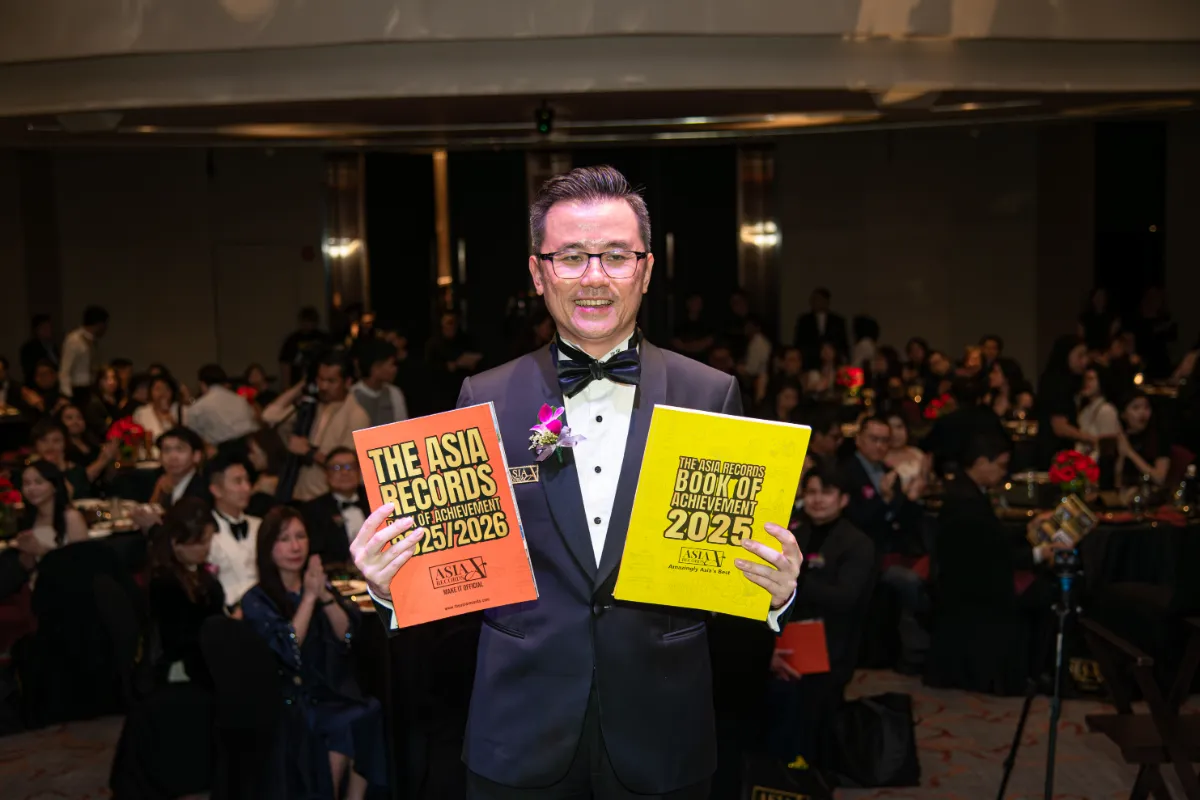 kk-chua-with-book-2-jpg The Asia Records positions itself as regional standard for achievement