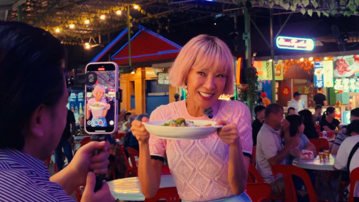 Tucked along Leith Street, Red Garden buzzes with late-night diners and sizzling stalls. Sandiwara