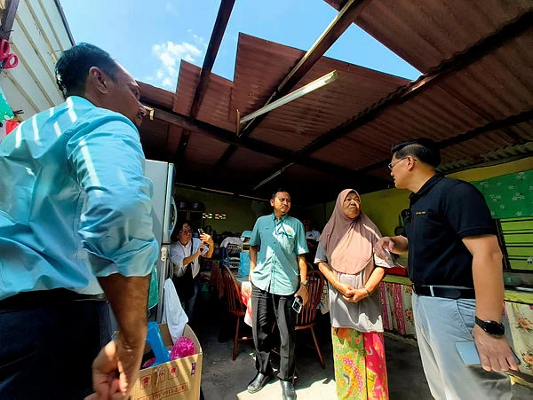Storm victims in Melaka face gloomy Aidilfitri after storm Storm victims in Melaka face gloomy Aidilfitri after storm