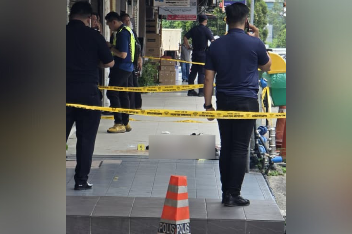 Robber shot dead at PJ goldsmith shop, no loot taken