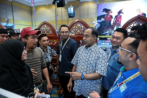 MIC's decision to stay in BN shows loyalty and maturity