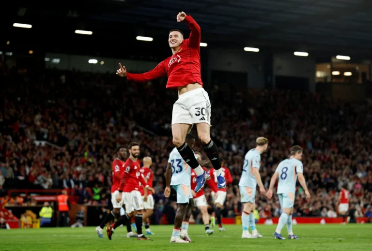 Man Utd beat Brentford to close in on Champions League spot