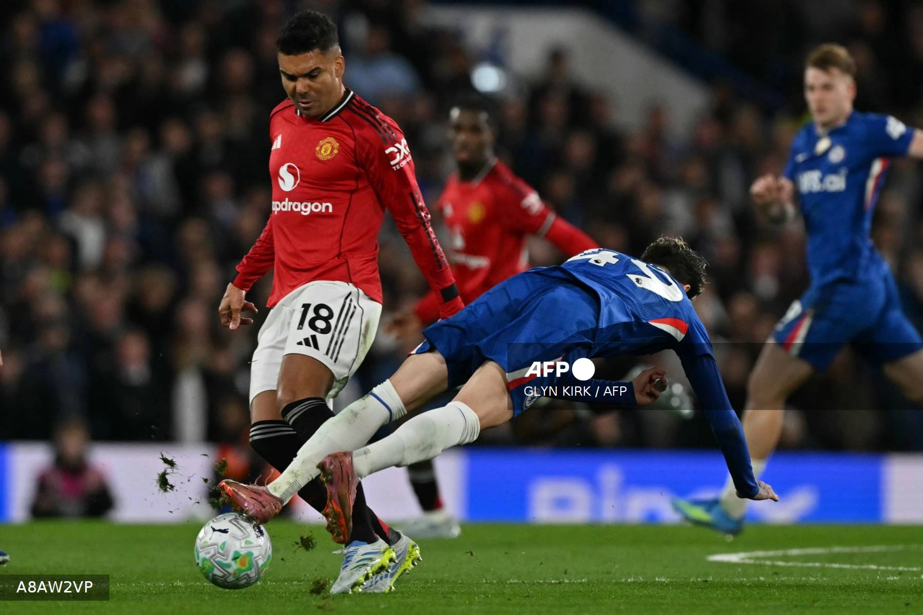 Manchester United boost top-four hopes as Spurs slump again late drama