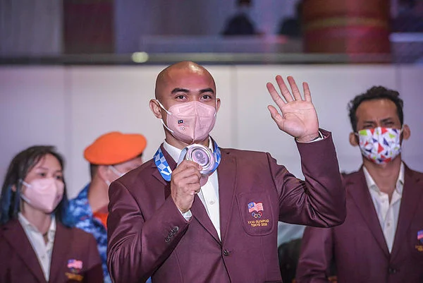 Adib Rawi_Azizul Hasni Awang arrived malaysia Malaysia must move beyond reliance on Azizulhasni