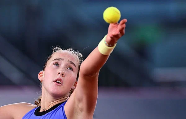 Andreeva stuns defending champion Ostapenko in Stuttgart