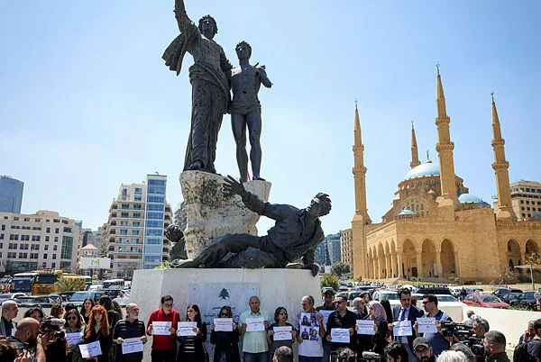 Lebanon leaders accuse Israel of war crime after journalist killed