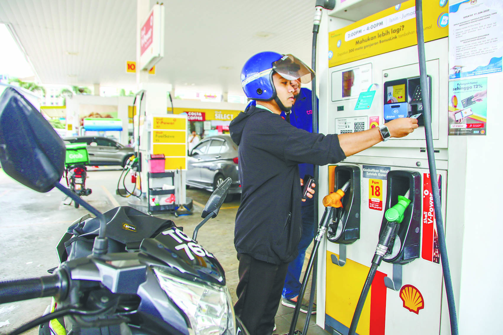 Political agendas should yield to oil crisis Political agendas should yield to oil crisis