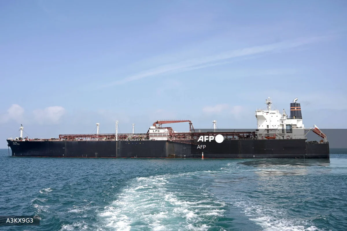 Iran re-closes Strait of Hormuz over US port blockade
