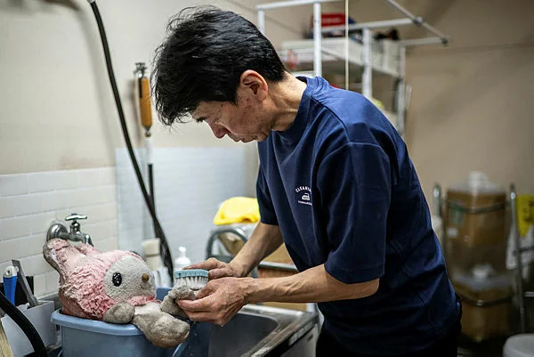 JAPAN-CULTURE-TOYS-INTERNET Japan cleaner goes viral with spa-like service for plushies