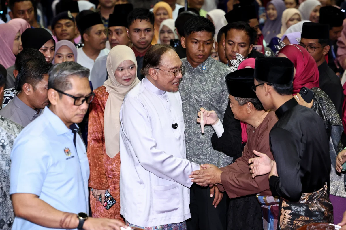 JB19_24042026_PMX_IPG PM Anwar calls for stricter rules on charities, NGOs