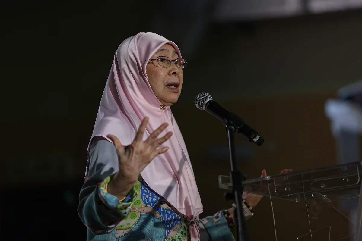 Youth must play role as agents of change, says Dr Wan Azizah Youth must play role as agents of change, says Dr Wan Azizah