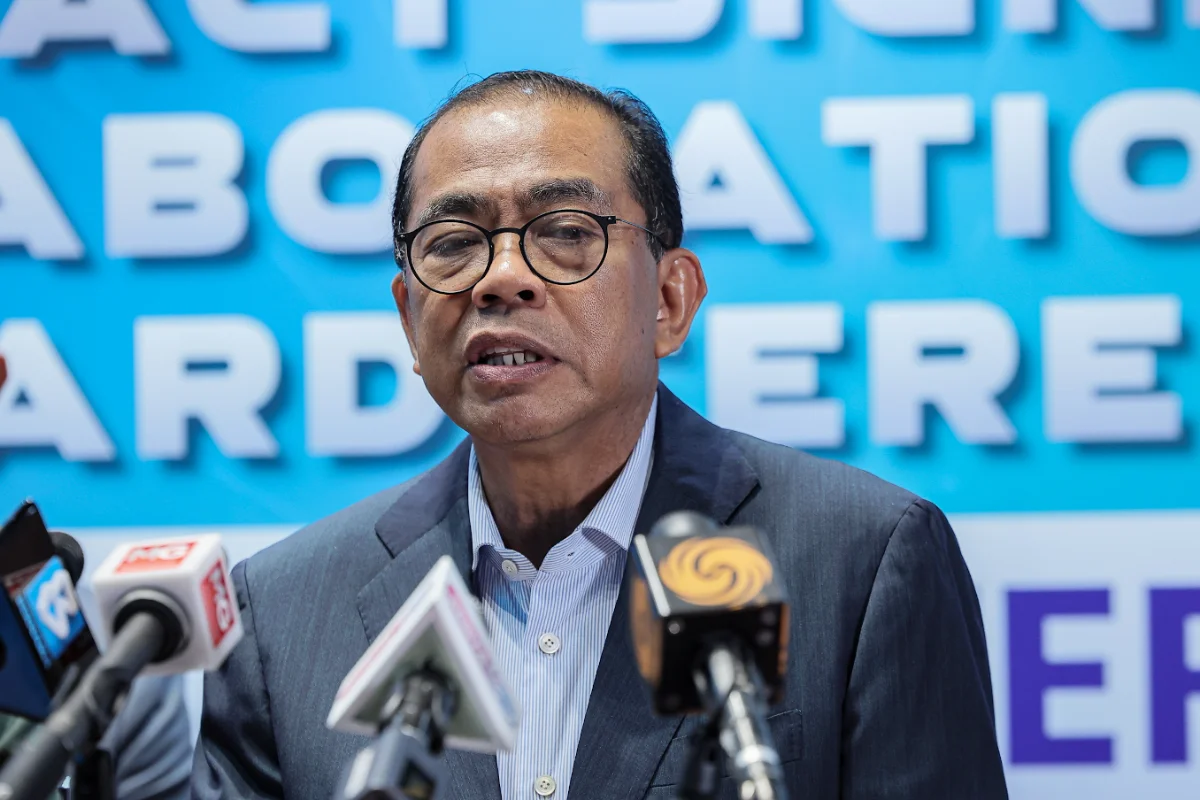Defence minister extends 92nd anniversary greetings to RMN Defence minister extends 92nd anniversary greetings to RMN