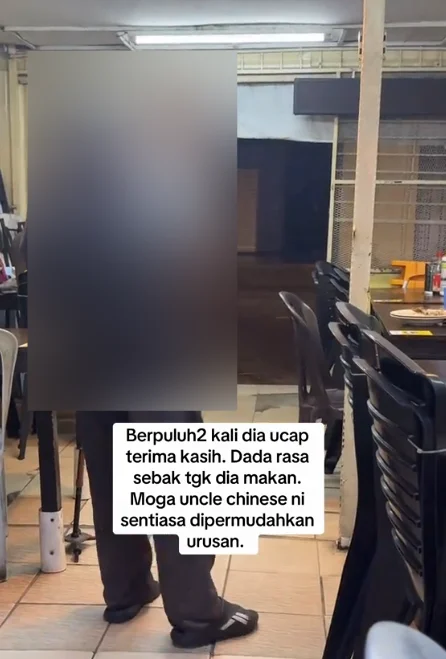 Local man buys meal for hungry elderly man in KL, heartwarming act goes viral Local man buys meal for hungry elderly man in KL, heartwarming act goes viral