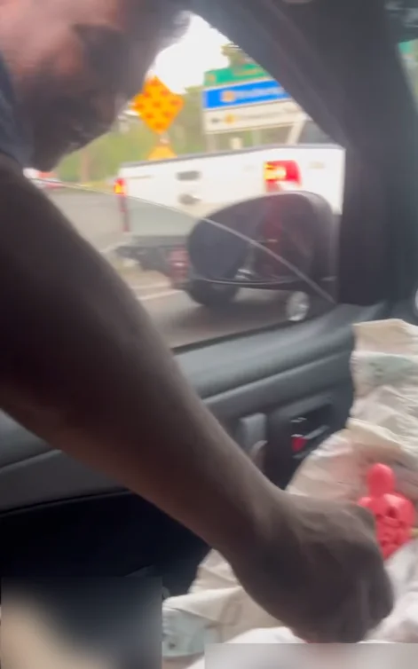 Lorry driver climbs out of vehicle at traffic light, surprises baby with money