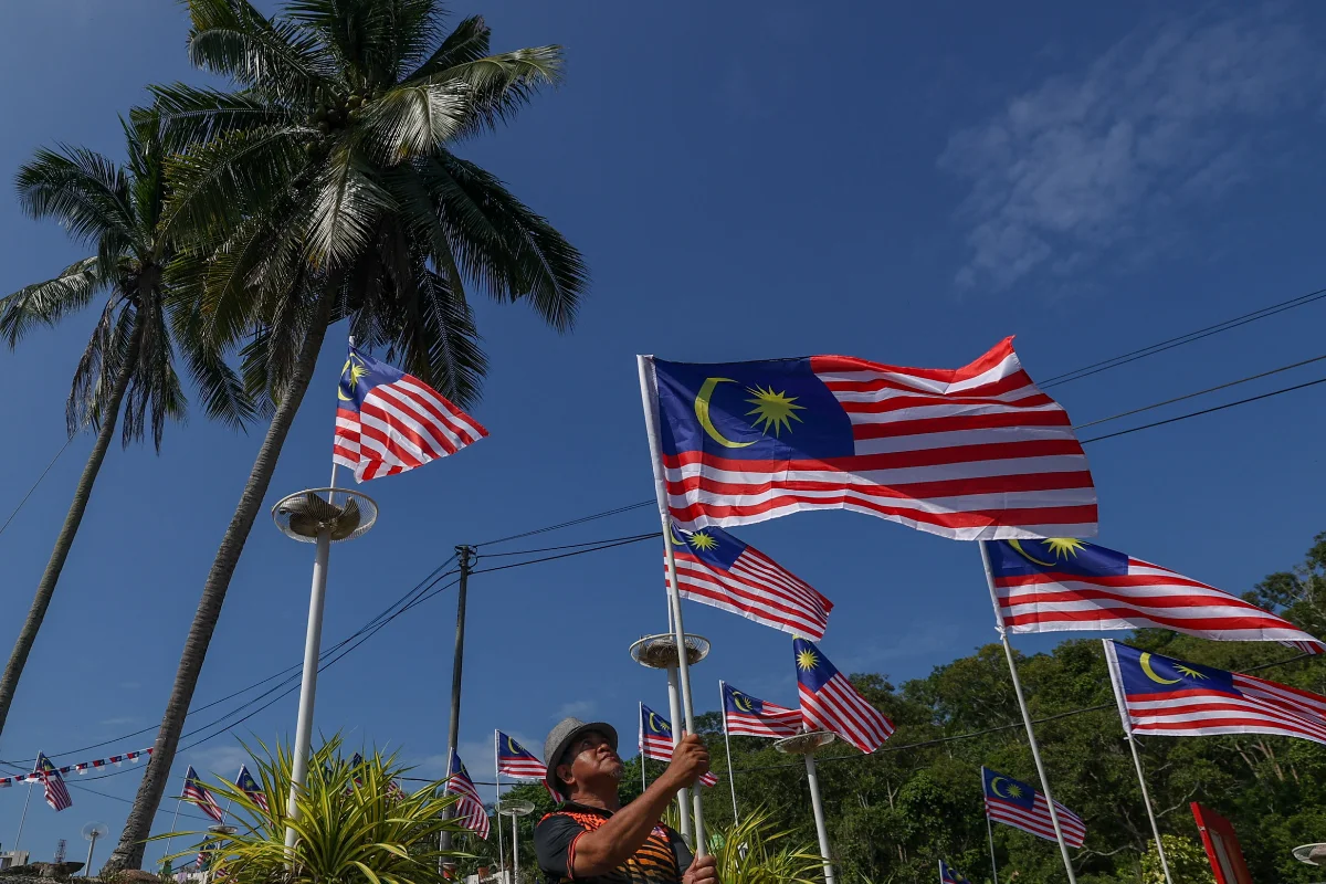 Malaysians for Malaysia: Riding the storm together Malaysians for Malaysia: Riding the storm together
