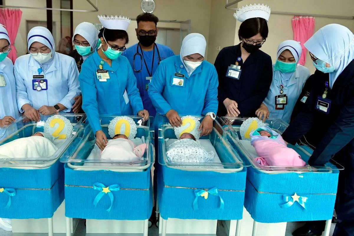 Malaysia-records-lowest-live-births-since-1980-with-414918-in-2024
